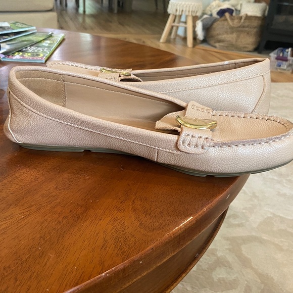 Calvin Klein Leana Desert Sand
Slip On Closed Toe Classic Loafers
Size 10 - Picture 5 of 6